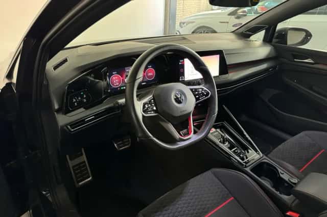 Volkswagen Golf (2022) thumbnail 5