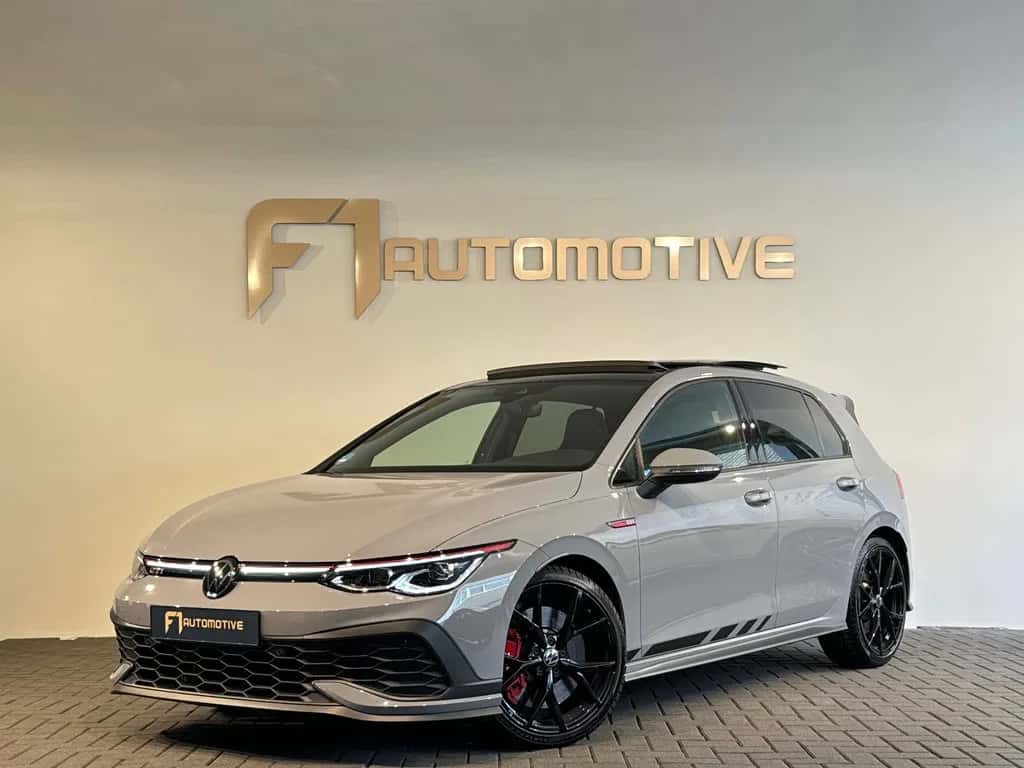 Volkswagen Golf (2024) — foto 1