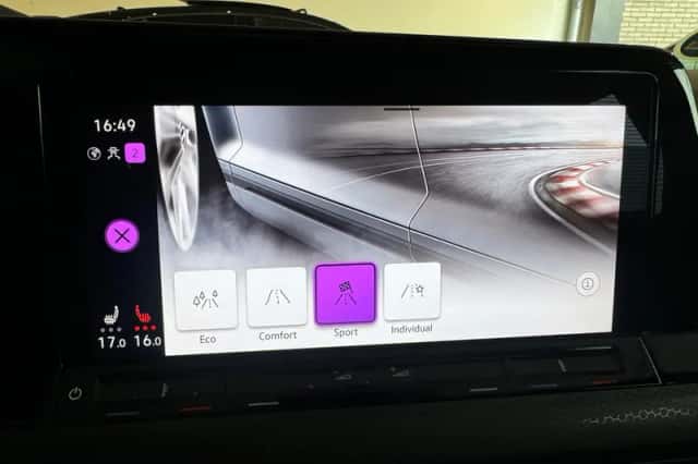Volkswagen Golf (2024) thumbnail 23