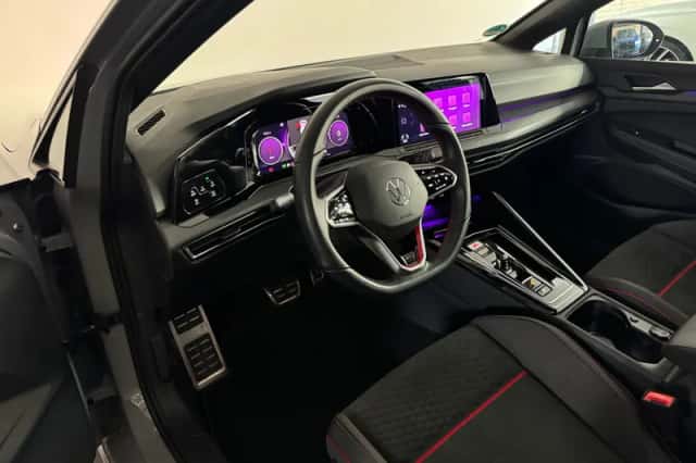 Volkswagen Golf (2024) thumbnail 5