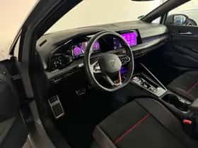 Volkswagen Golf (2024) thumbnail 5
