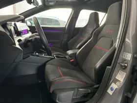Volkswagen Golf (2024) thumbnail 6