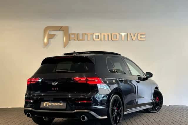 Volkswagen Golf (2023) thumbnail 3