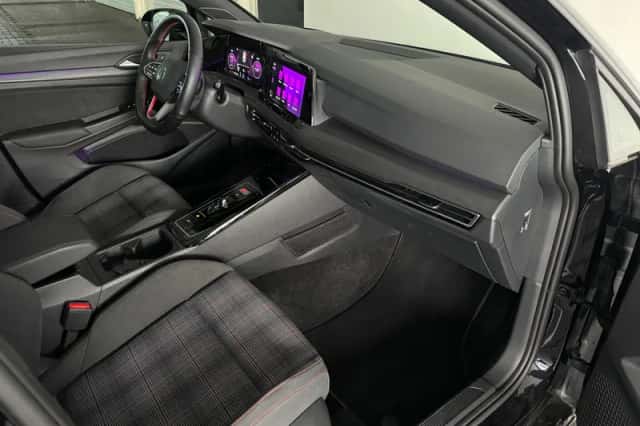 Volkswagen Golf (2023) thumbnail 32