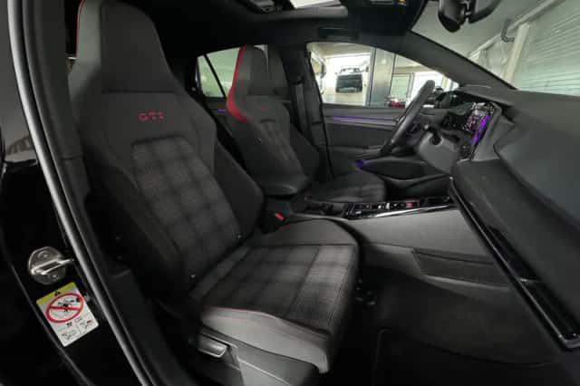 Volkswagen Golf (2023) thumbnail 33
