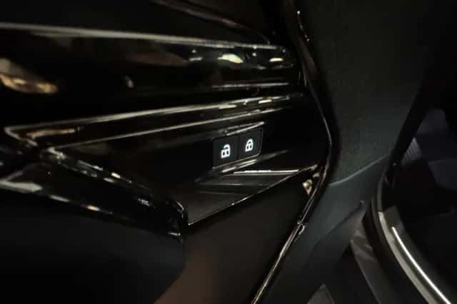 Land Rover Range Rover Sport (2025) thumbnail 32