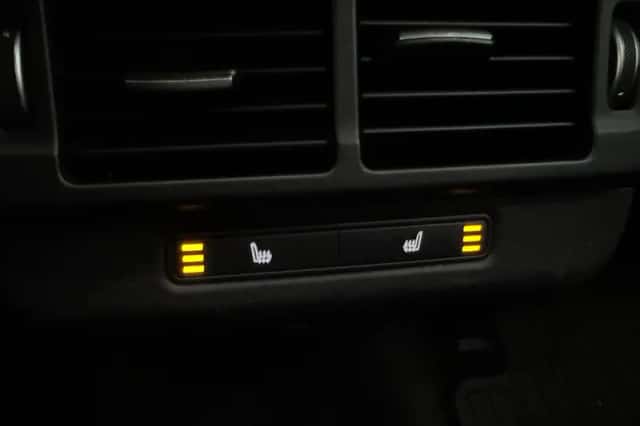 Land Rover Range Rover Evoque (2021) thumbnail 25