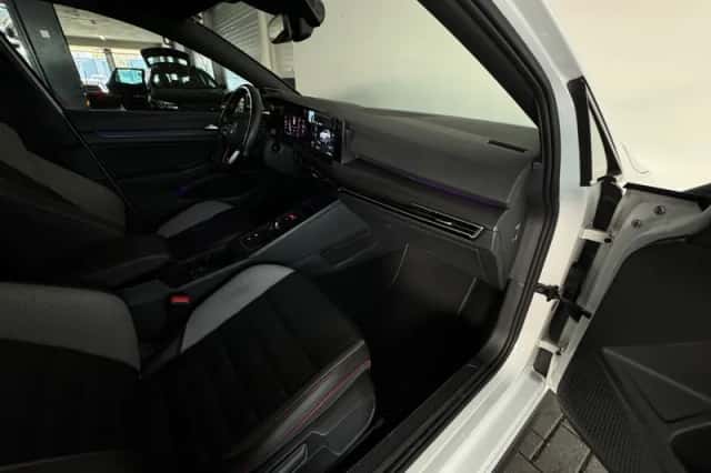 Volkswagen Golf (2021) thumbnail 36