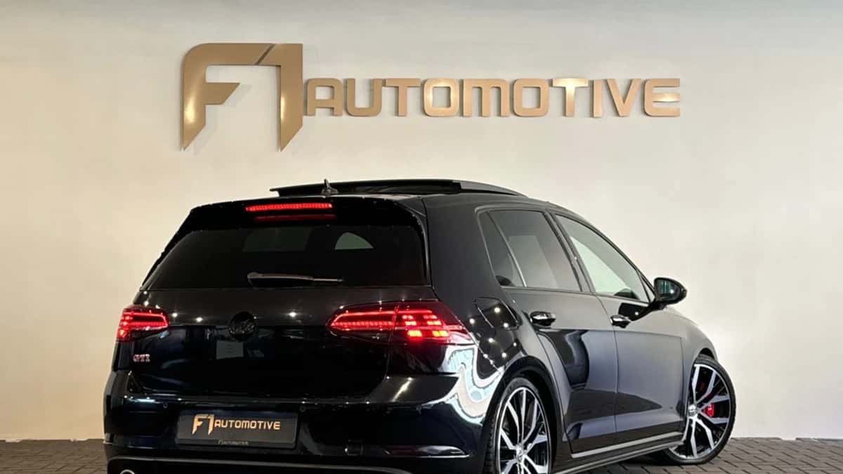 Volkswagen Golf (2019) — foto 1