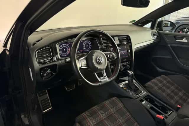 Volkswagen Golf (2019) thumbnail 4