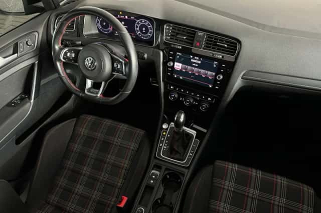 Volkswagen Golf (2019) thumbnail 34