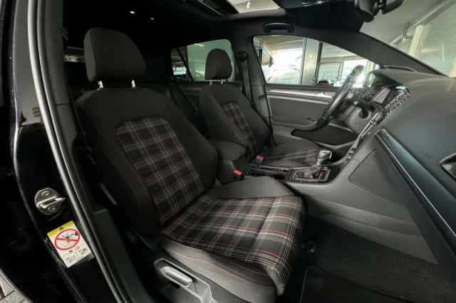 Volkswagen Golf (2019) thumbnail 36