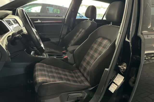 Volkswagen Golf (2019) thumbnail 5