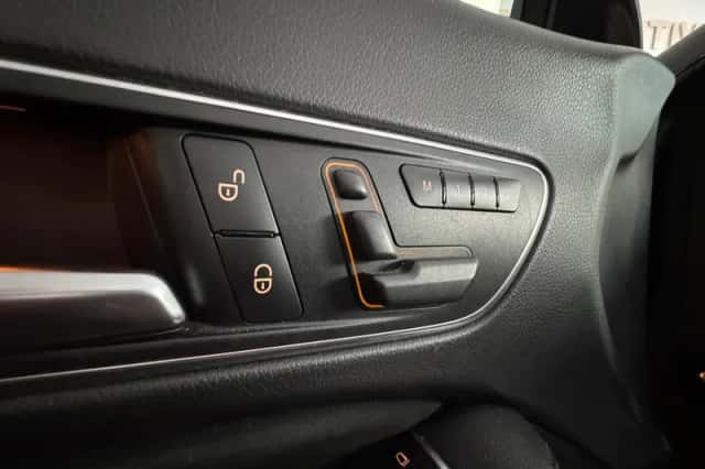 Mercedes-Benz CLA-Klasse (2015) thumbnail 16