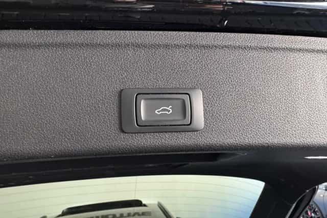 Audi A4 (2022) thumbnail 16