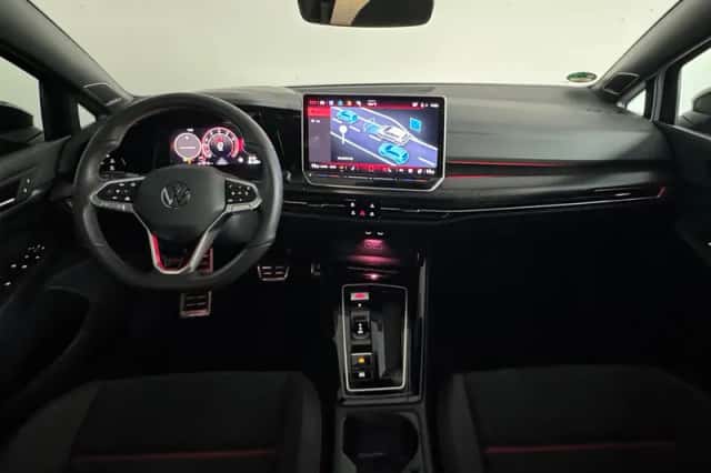 Volkswagen Golf (2025) thumbnail 4