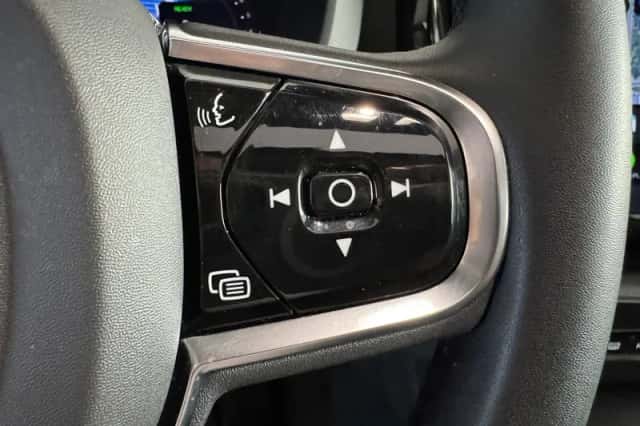 Volvo XC60 (2023) thumbnail 15