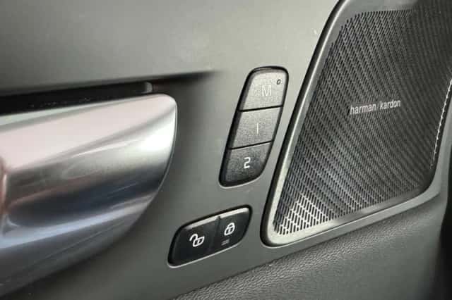 Volvo XC60 (2023) thumbnail 17