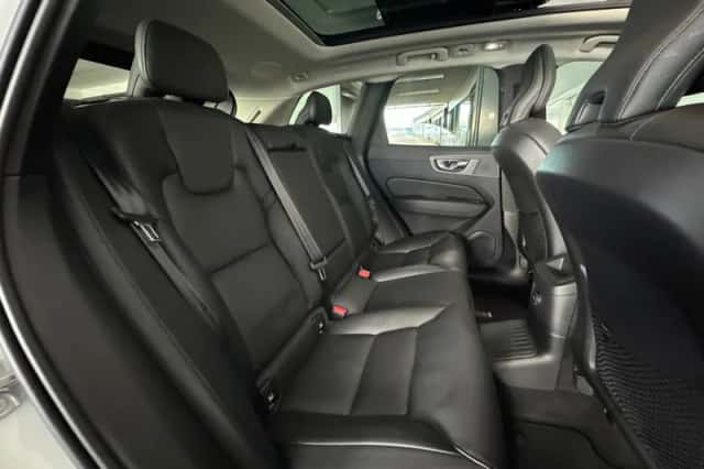 Volvo XC60 (2023) thumbnail 23