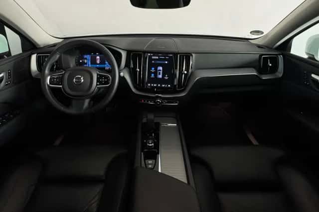 Volvo XC60 (2023) thumbnail 4
