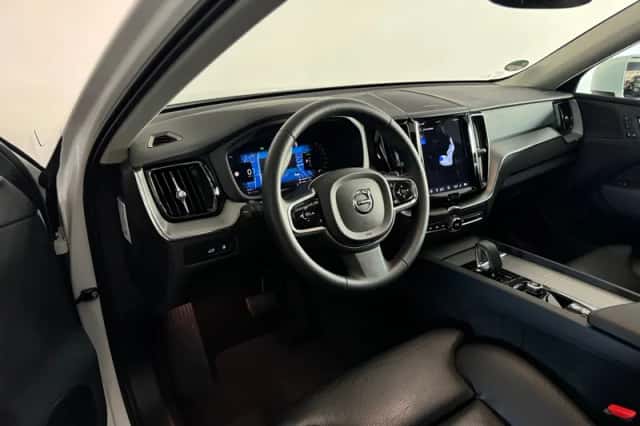Volvo XC60 (2023) thumbnail 5