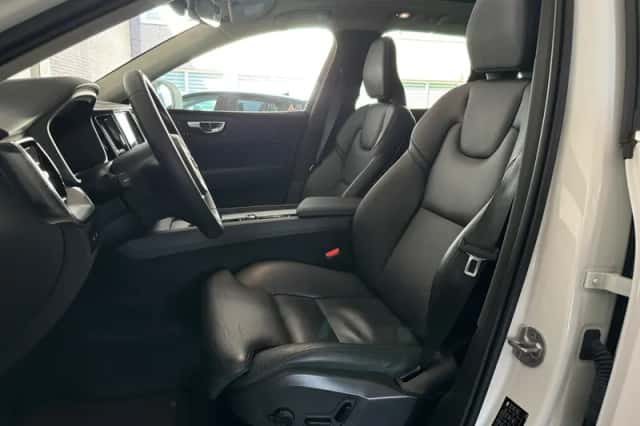Volvo XC60 (2023) thumbnail 6
