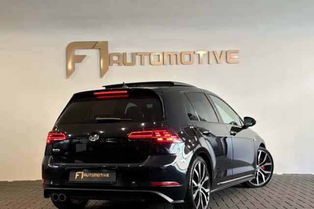 Volkswagen Golf (2017) thumbnail 3