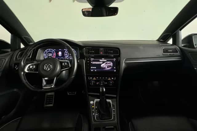 Volkswagen Golf (2017) thumbnail 4