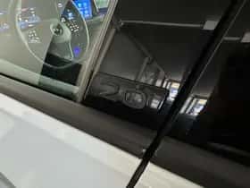 Volkswagen Golf (2023) thumbnail 17