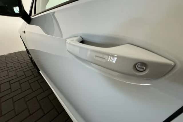 Volkswagen Golf (2023) thumbnail 23
