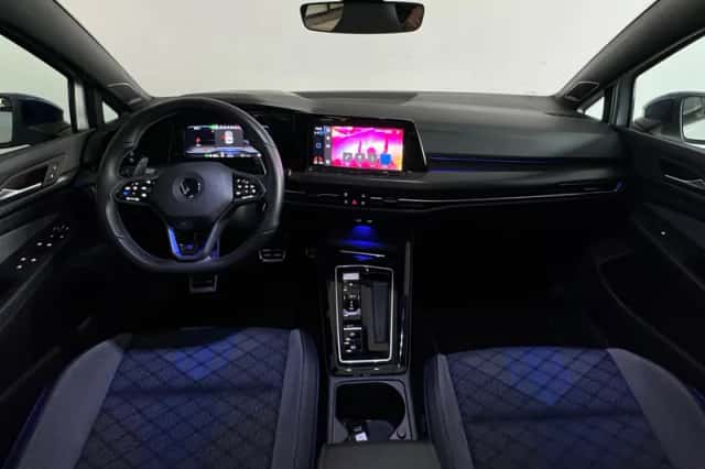 Volkswagen Golf (2023) thumbnail 4