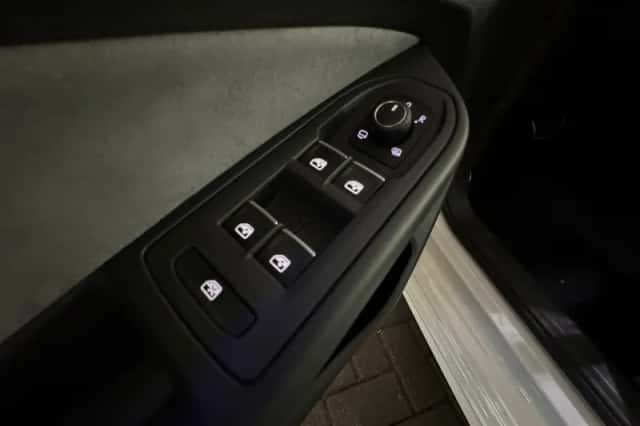 Volkswagen Golf (2023) thumbnail 35