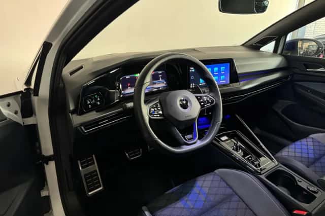 Volkswagen Golf (2023) thumbnail 5