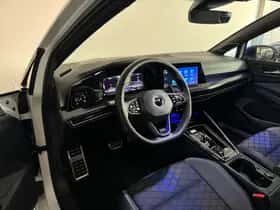 Volkswagen Golf (2023) thumbnail 5