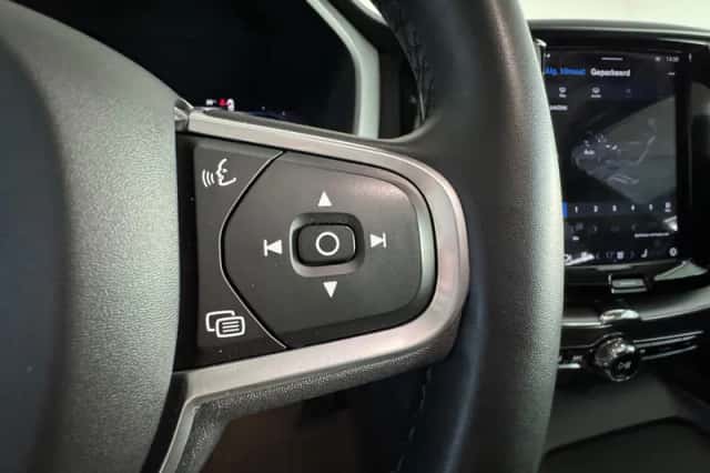 Volvo XC60 (2021) thumbnail 17
