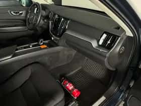 Volvo XC60 (2021) thumbnail 31