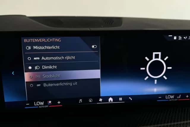 BMW X5 (2025) thumbnail 44