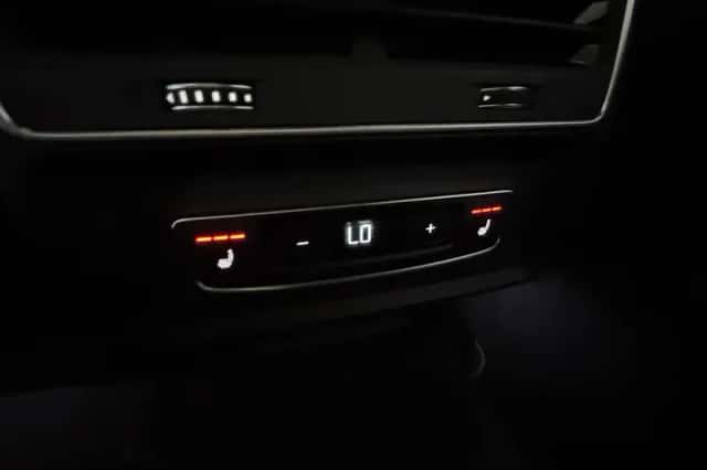Audi Q8 (2021) thumbnail 23