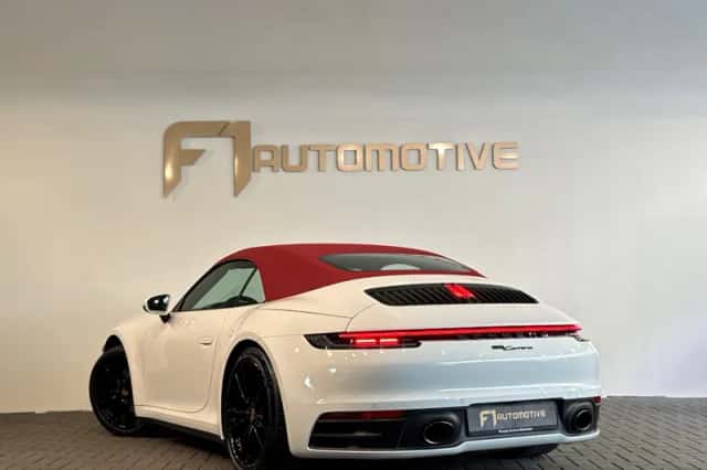 Porsche 911 (2020) thumbnail 3