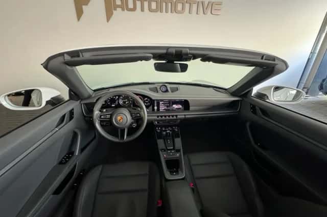 Porsche 911 (2020) thumbnail 4