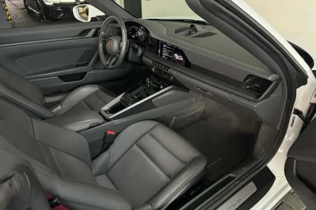 Porsche 911 (2020) thumbnail 32