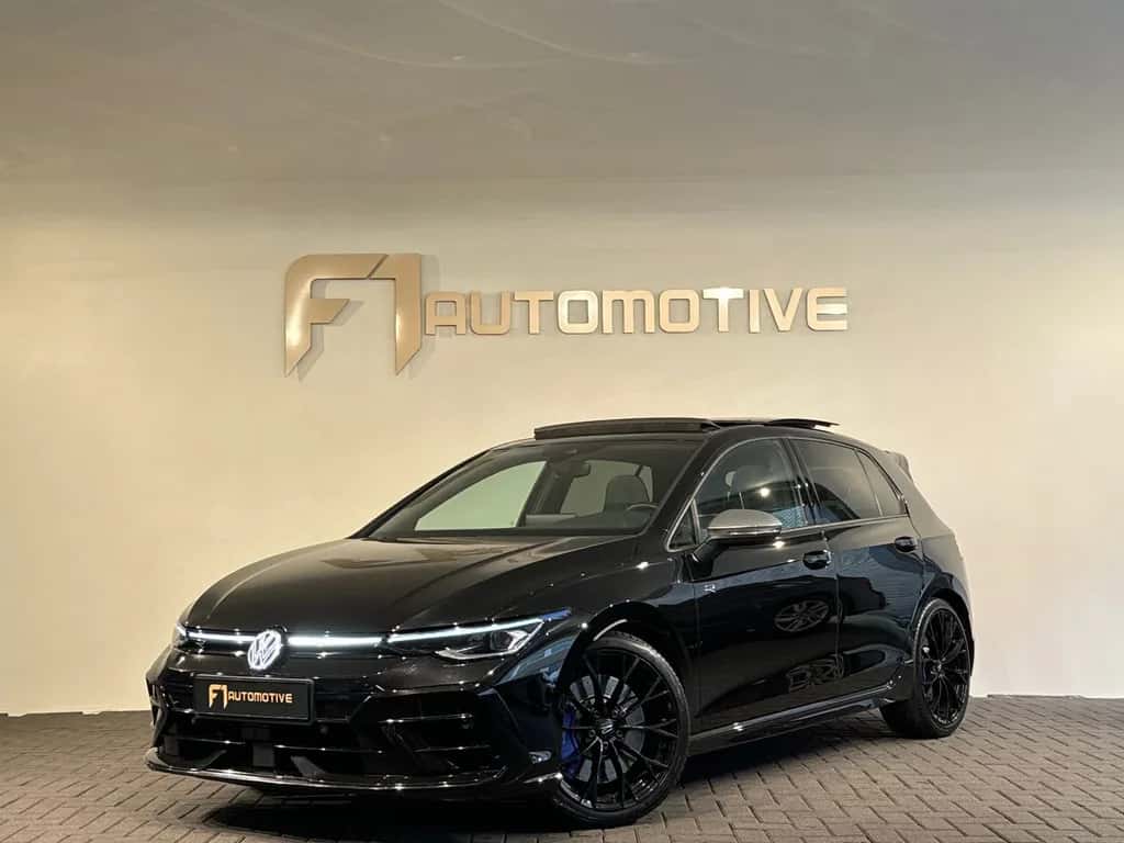 Volkswagen Golf (2025) — foto 1