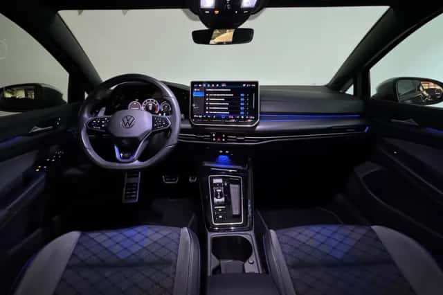 Volkswagen Golf (2025) thumbnail 4