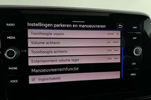 Volkswagen T-Roc (2022) thumbnail 28