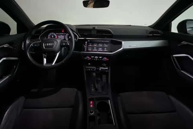 Audi Q3 (2021) thumbnail 4