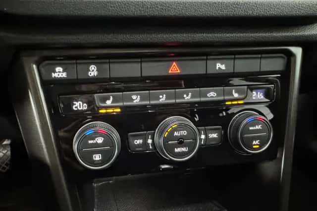 Volkswagen T-Roc (2019) thumbnail 16