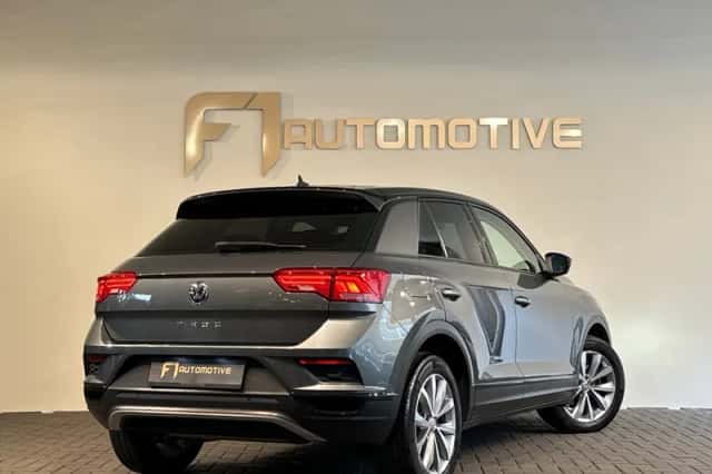 Volkswagen T-Roc (2019) thumbnail 3