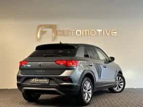 Volkswagen T-Roc (2019) thumbnail 3
