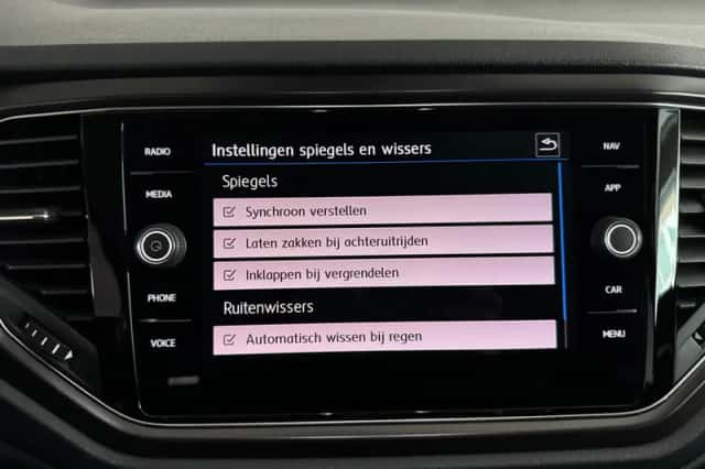 Volkswagen T-Roc (2019) thumbnail 26