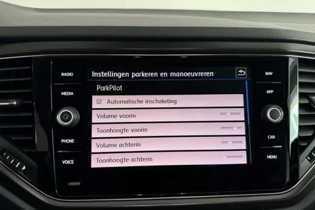 Volkswagen T-Roc (2019) thumbnail 28